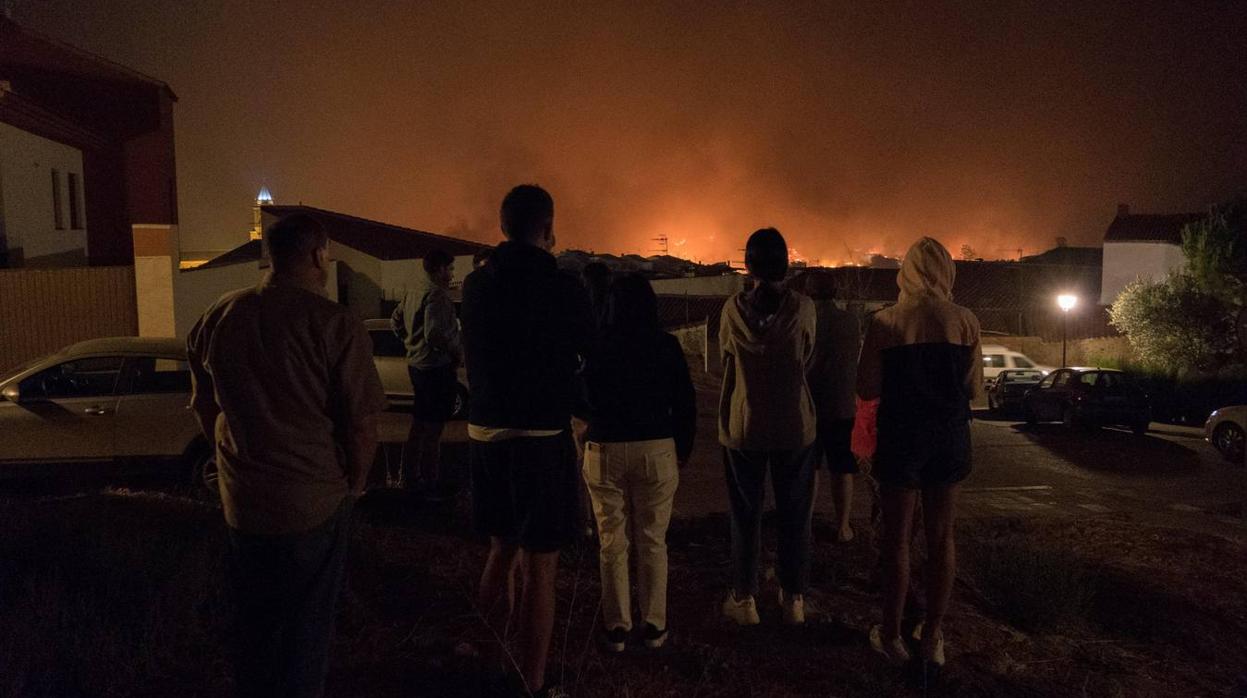 Voraz incendio en la Sierra de Huelva