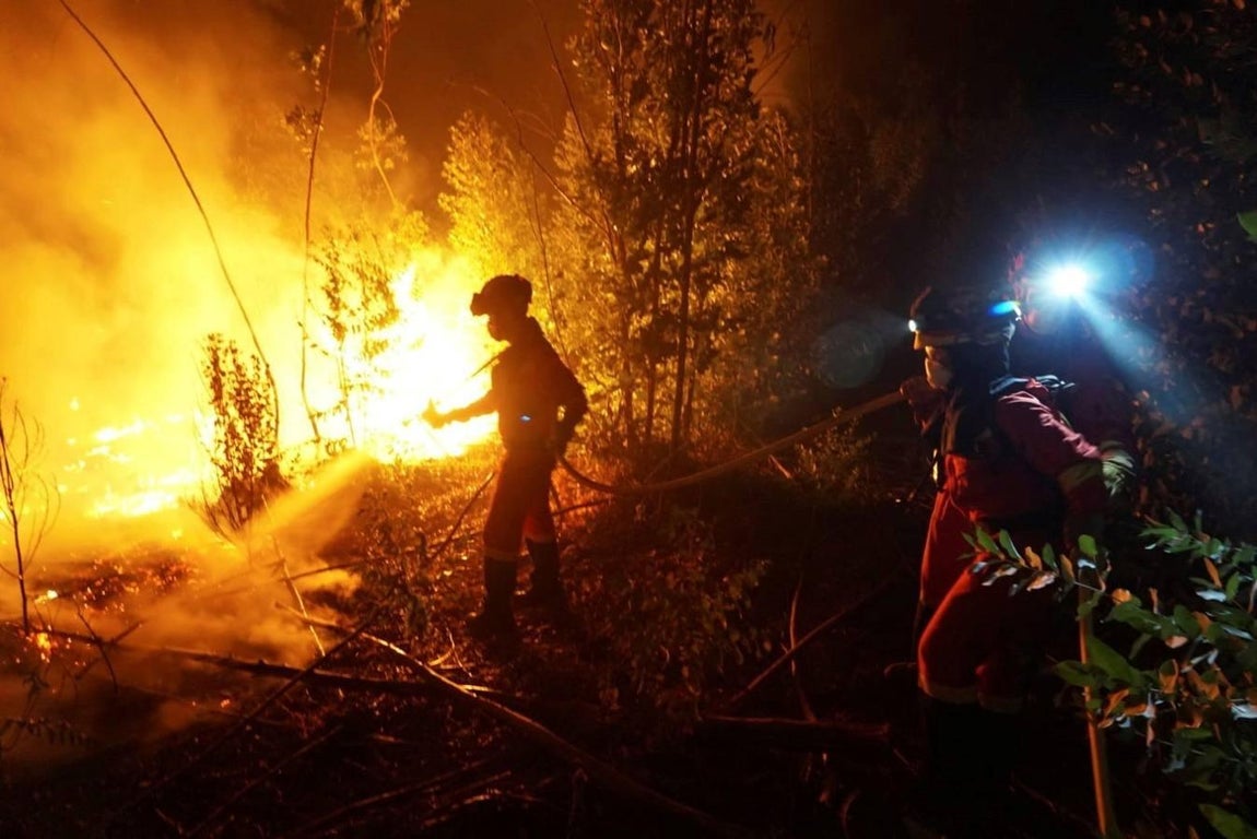 Voraz incendio en la Sierra de Huelva