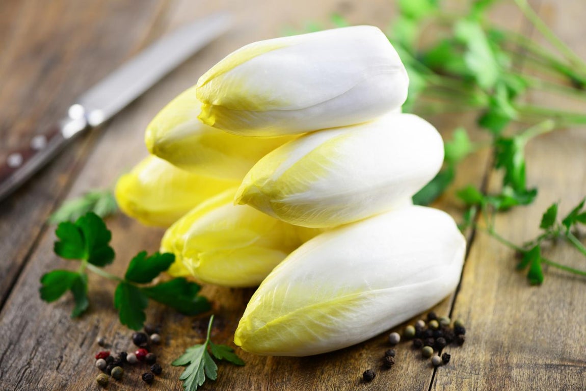 Endivia. La <a href="https://www.abc.es/bienestar/alimentacion/abci-endibia-201911271459_noticia.html" target="_blank">endivia </a>es un alimento diurético y depurativo también recomendable durante el embarazoEfecto adelgazante: su elevado contenido en agua favorece la eliminación de líquido. Este fruto favorece el tránsito intestinal.