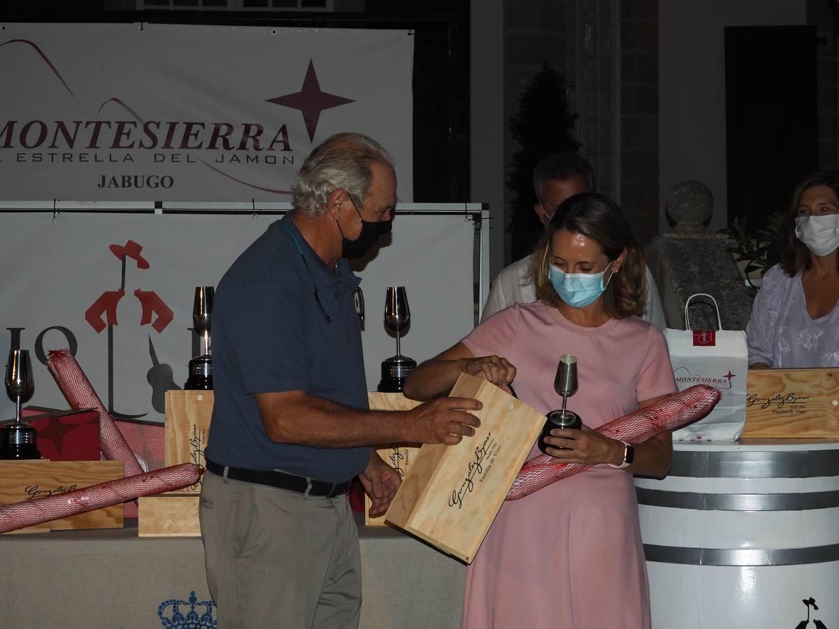 Susana García Peredo recibiendo su premio. 