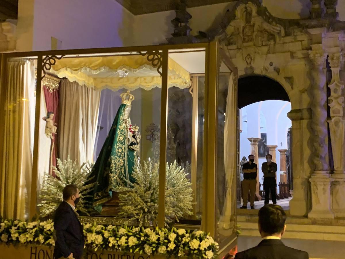 La Virgen de la Sierra realiza la «Bajá» a Cabra sin el tradicional bullicio, de madrugada y en vehículo (vídeo)