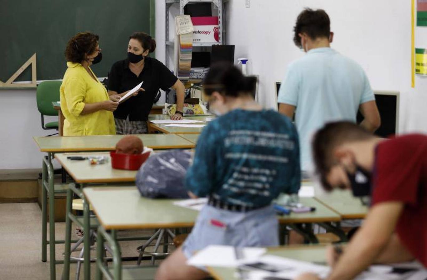 El primer día de exámenes en el IES Góngora de Córdoba, en imágenes