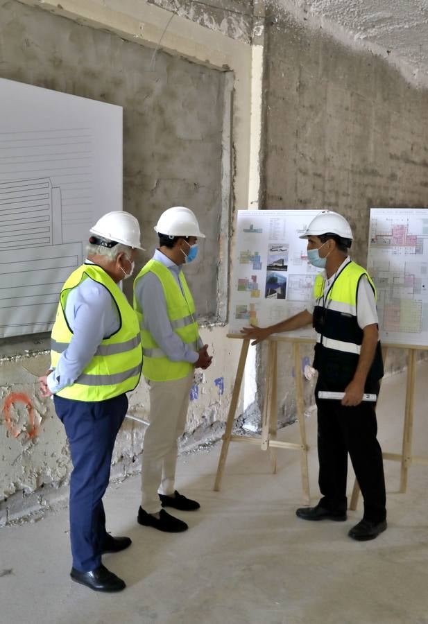 Moreno visita las obras de rehabilitación del antiguo Hospital Militar Vigil de Quiñones