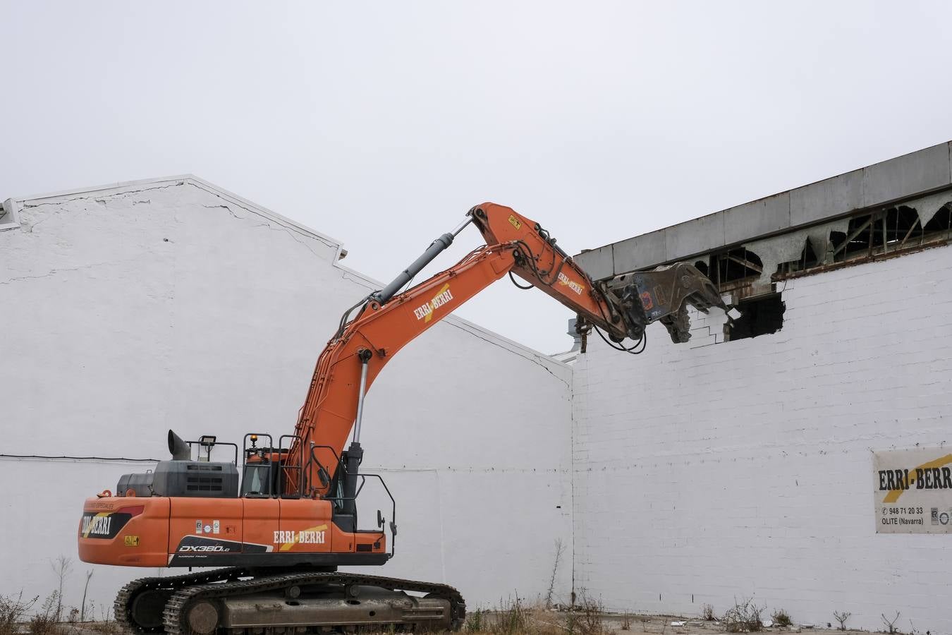 FOTOS: Derribo de los antiguos Talleres Pastoriza en Cádiz