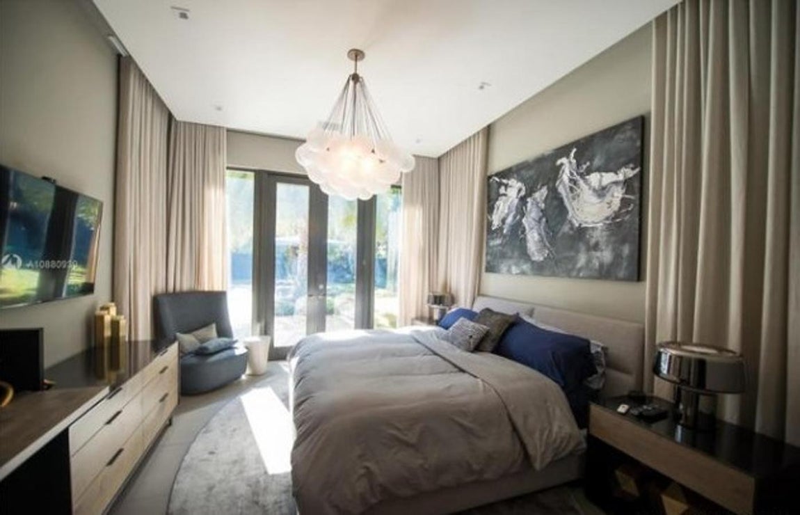 Dormitorios confortables. Las cinco habitaciones que posee tienen un tamaño similar, con baño incluido, vestidor y terraza.