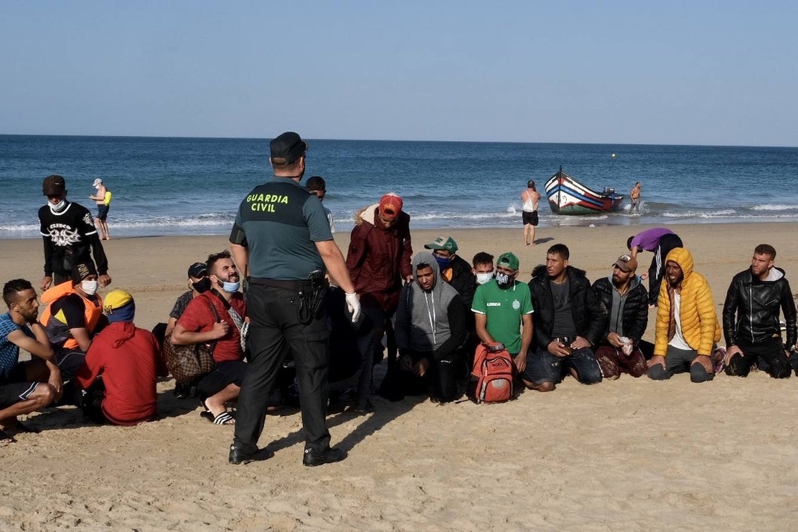 Llegan cuatro pateras a la costa de Cádiz