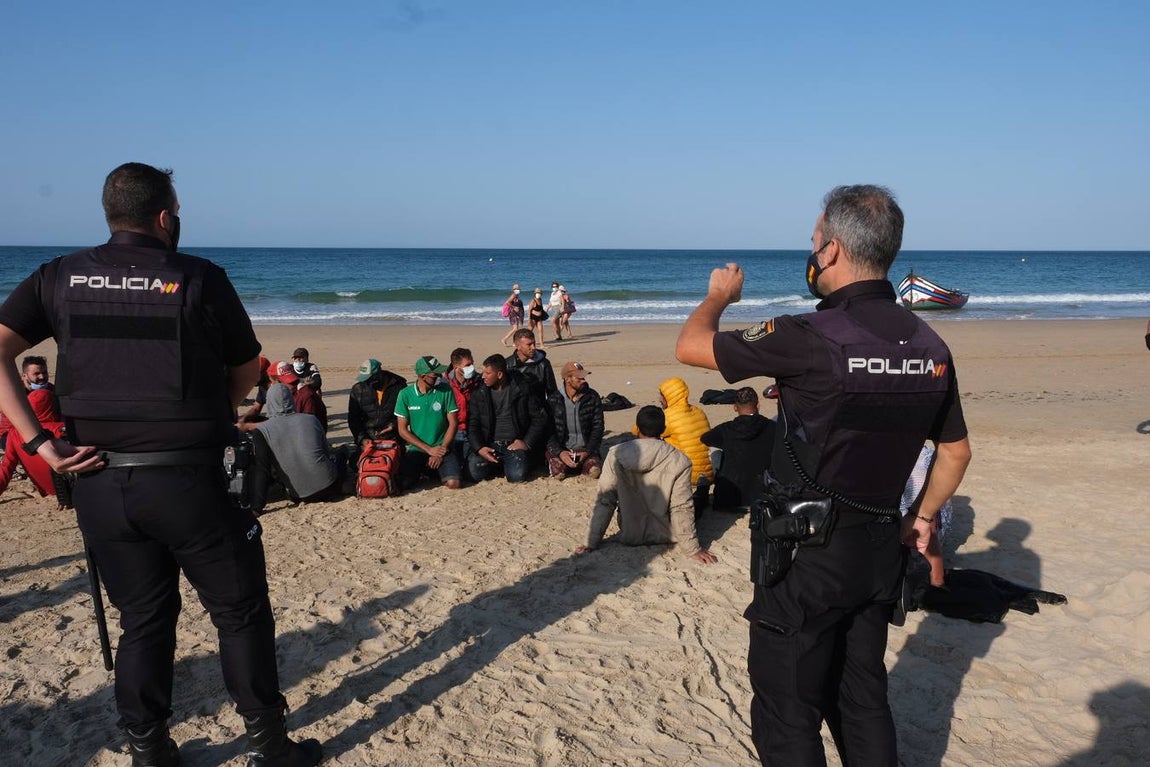 Llegan cuatro pateras a la costa de Cádiz