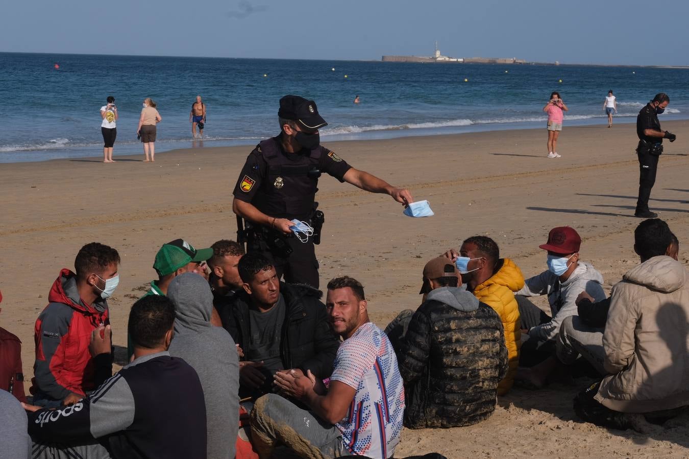 Llegan cuatro pateras a la costa de Cádiz