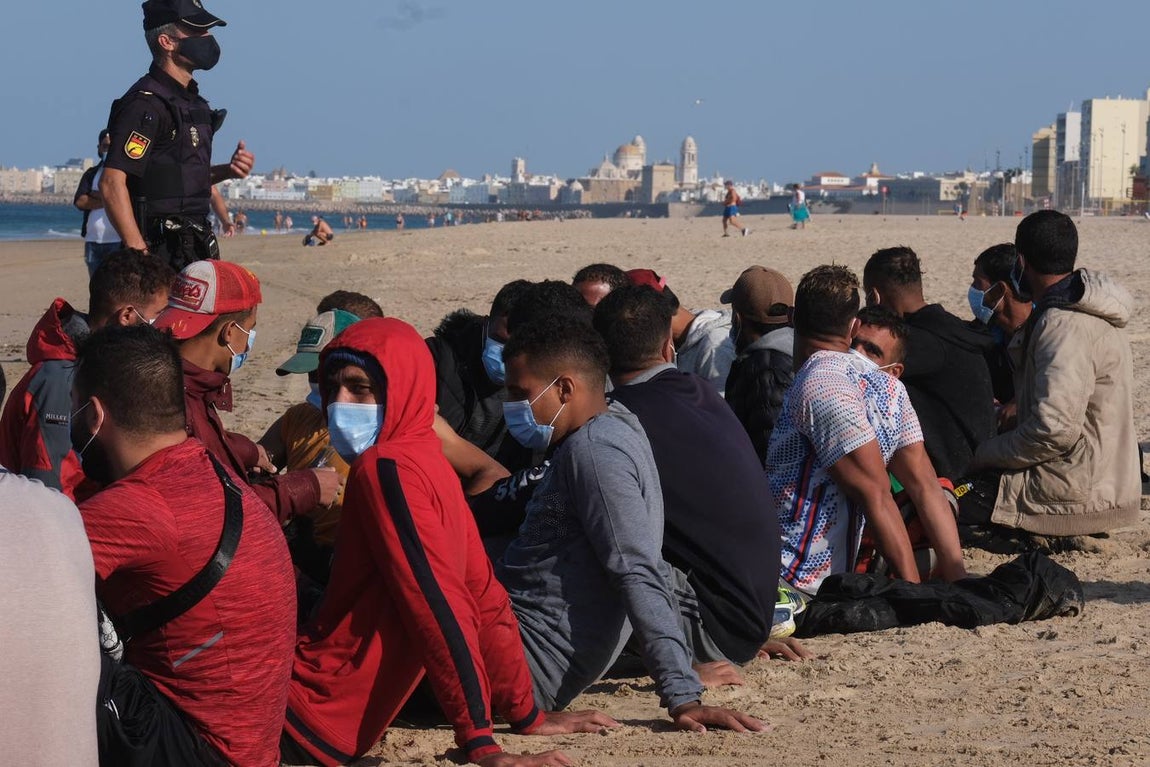 Llegan cuatro pateras a la costa de Cádiz