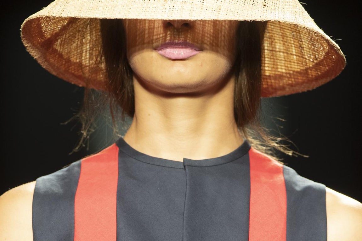 Minimalismo y color en el desfile de Devota &amp;amp; Lomba