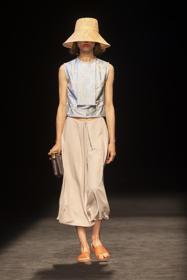 Minimalismo y color en el desfile de Devota &amp;amp; Lomba