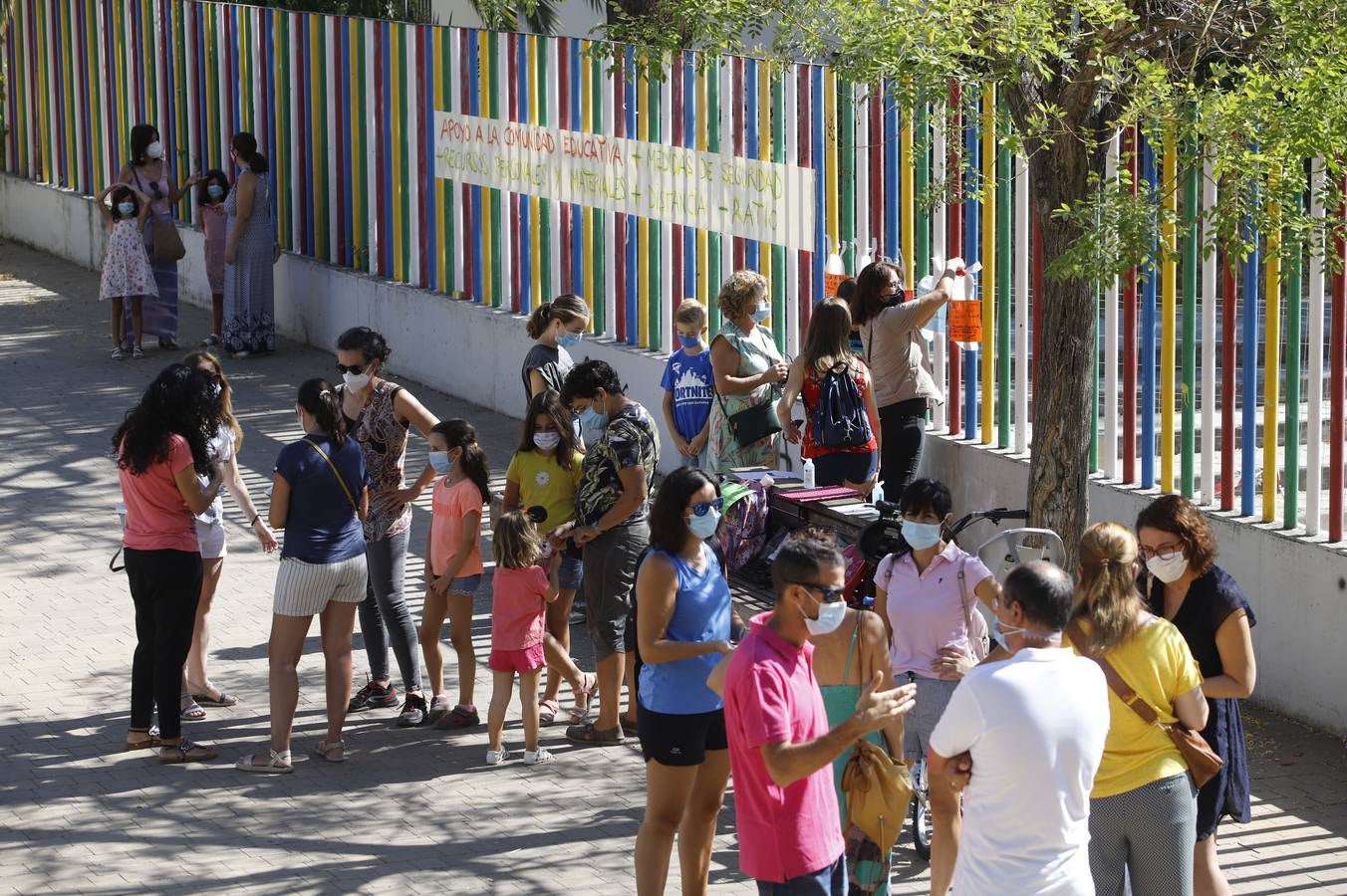 Protesta de padres en algunos colegios de Córdoba en la vuelta al colegio, en imágenes