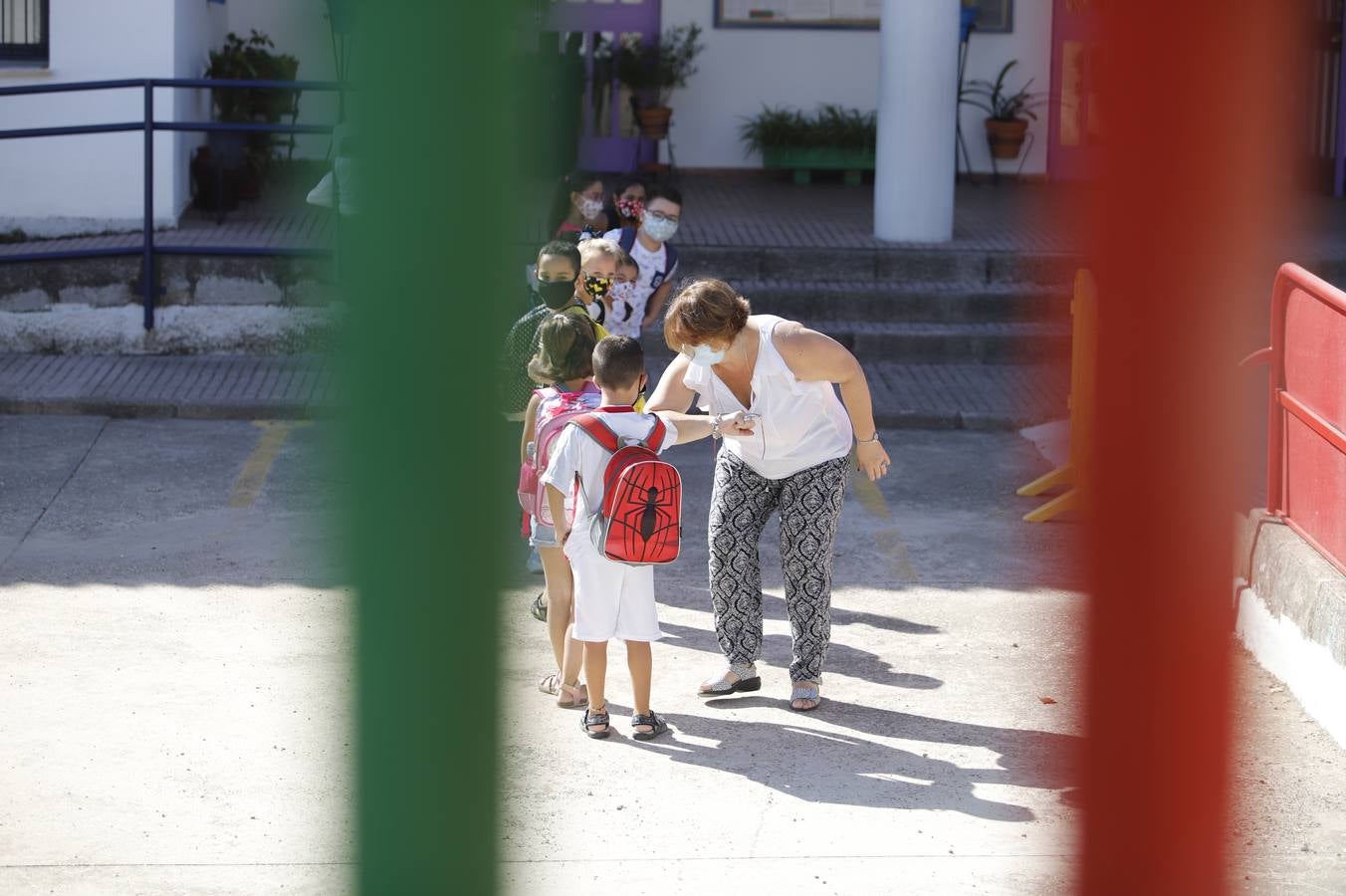 Protesta de padres en algunos colegios de Córdoba en la vuelta al colegio, en imágenes