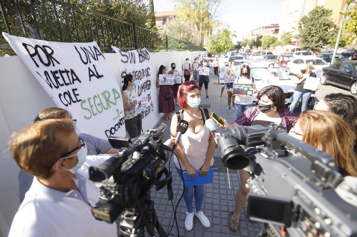 Protesta de padres en algunos colegios de Córdoba en la vuelta al colegio, en imágenes