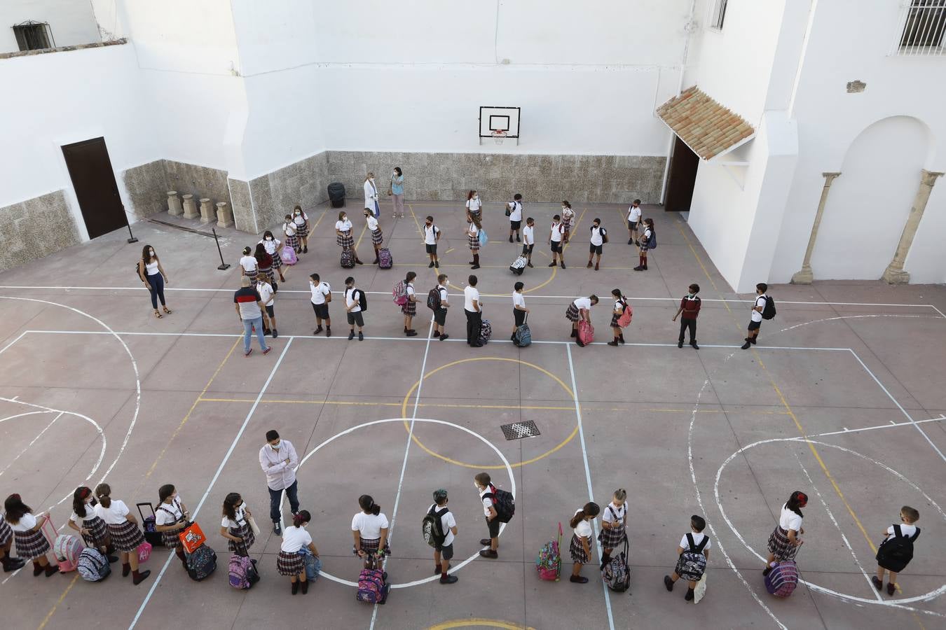 En imágenes, así ha sido la vuelta al colegio en Córdoba (I)