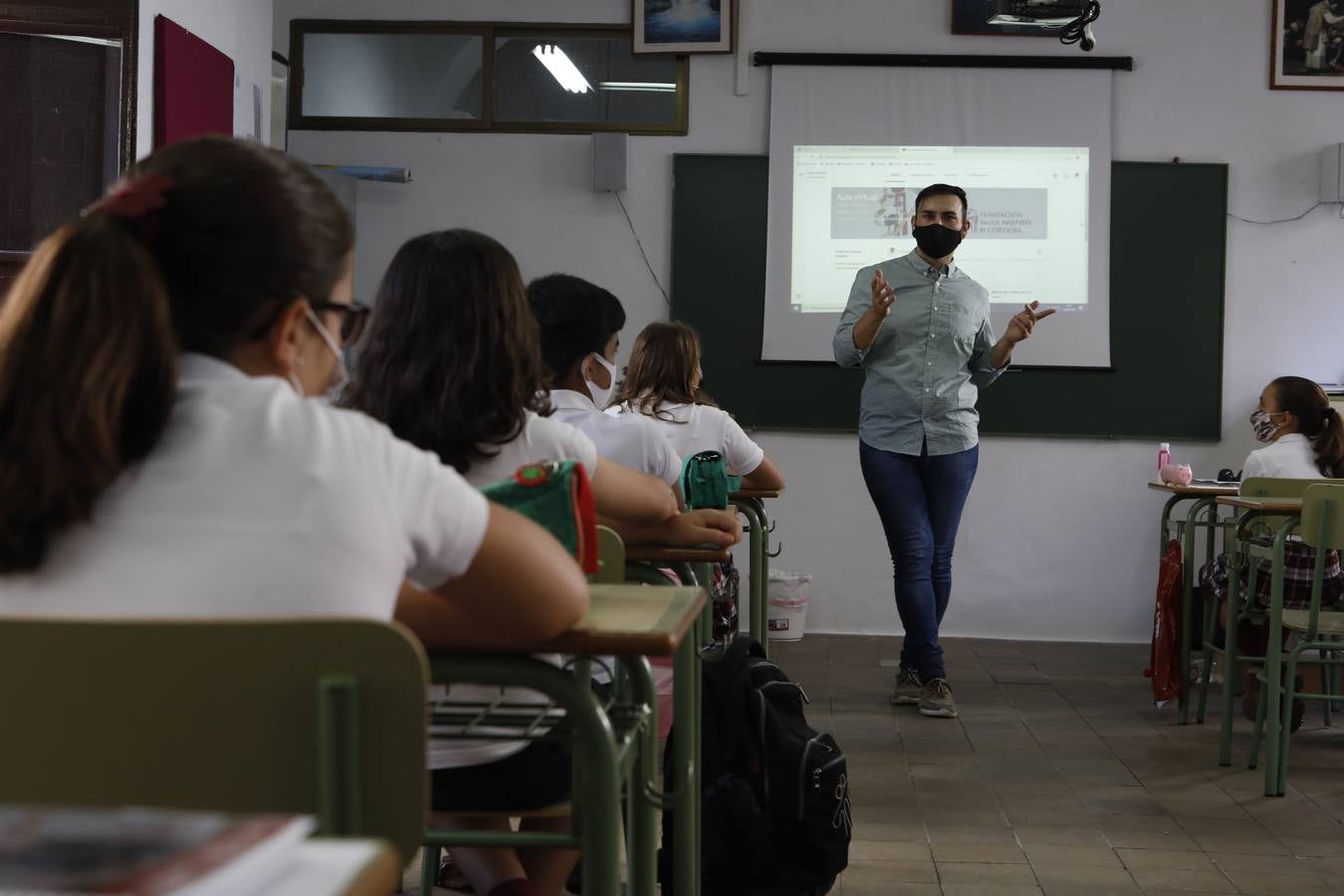 En imágenes, así ha sido la vuelta al colegio en Córdoba (I)