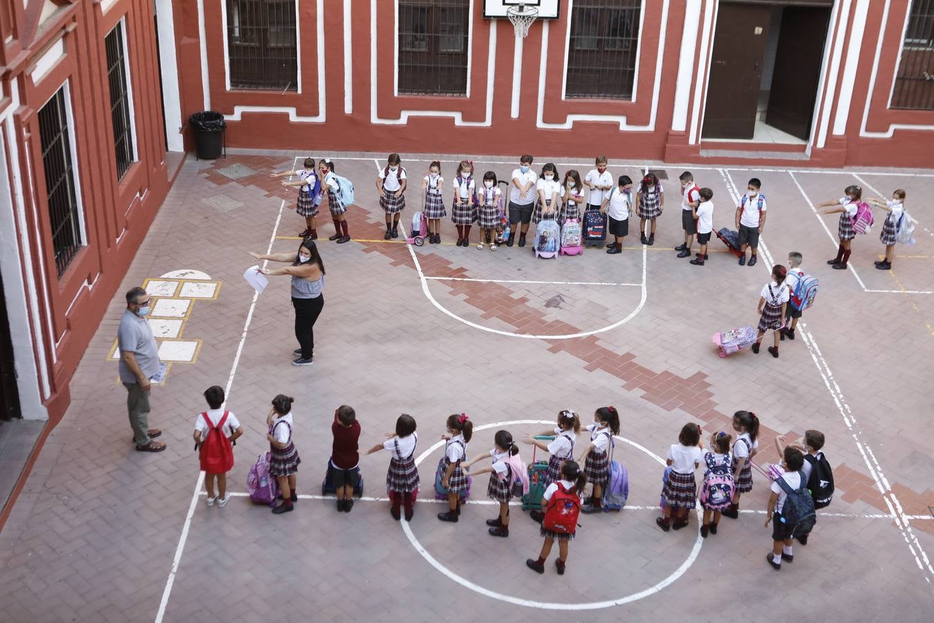 En imágenes, así ha sido la vuelta al colegio en Córdoba (I)