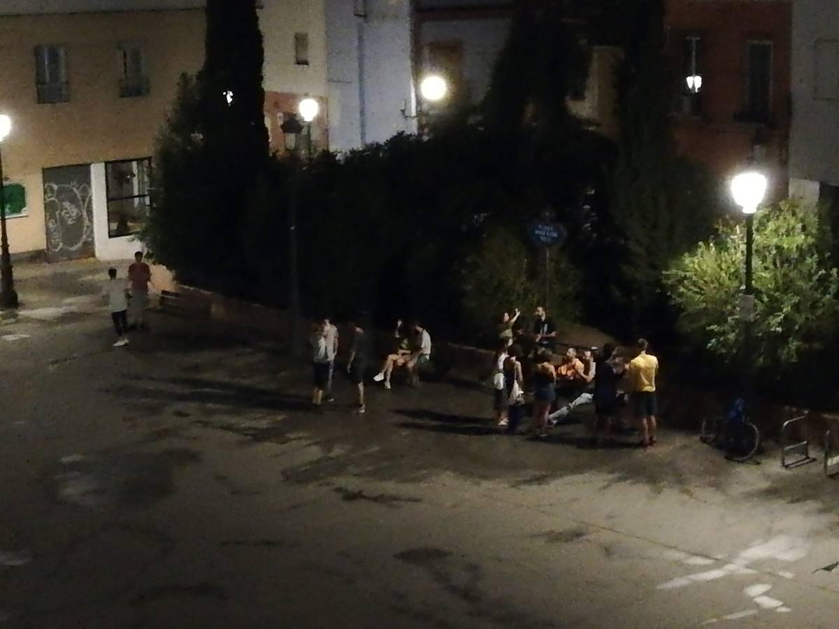 Los vecinos de Sevilla, en pie de guerra contra la botellona