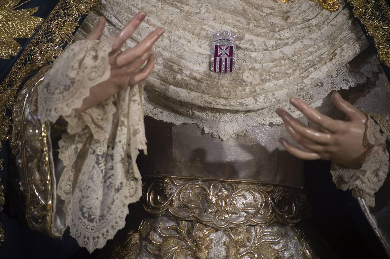 Las imágenes del «besamanos» de la Virgen de la Merced de Pasión