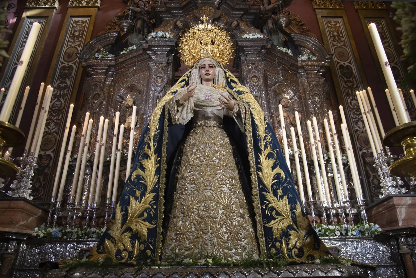 Las imágenes del «besamanos» de la Virgen de la Merced de Pasión