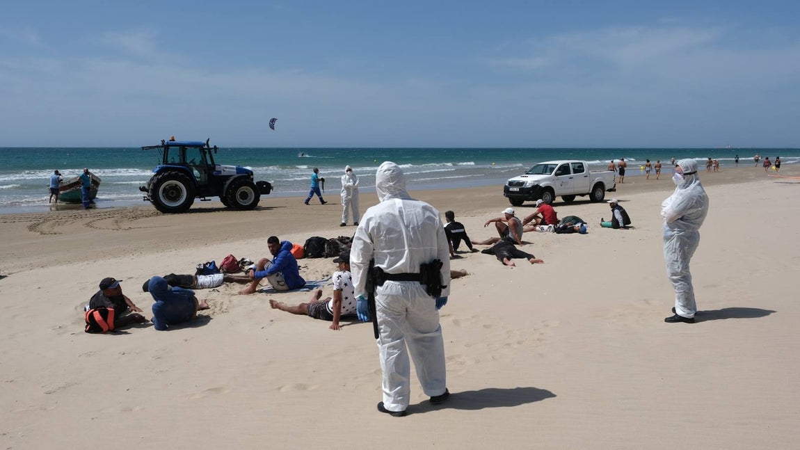 Llegan dos pateras a las costas de Cádiz