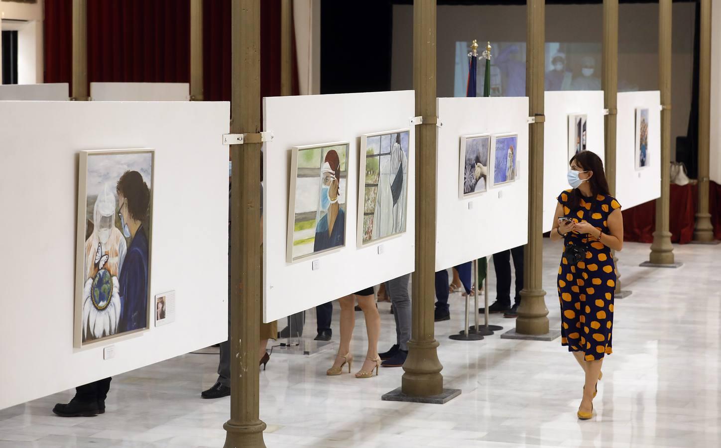 La exposición «Héroes con bata», de homenaje a los sanitarios en Córdoba, en imágenes