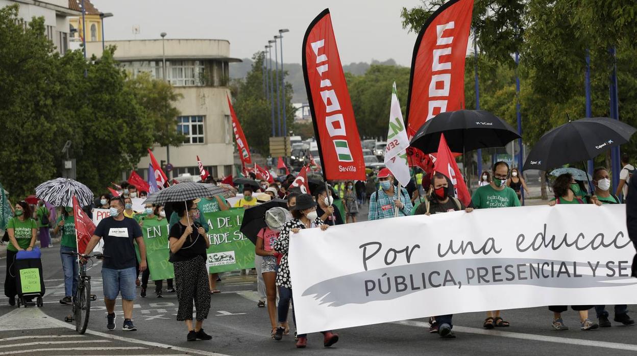 Escaso seguimiento de la huelga  educacativa en Sevilla