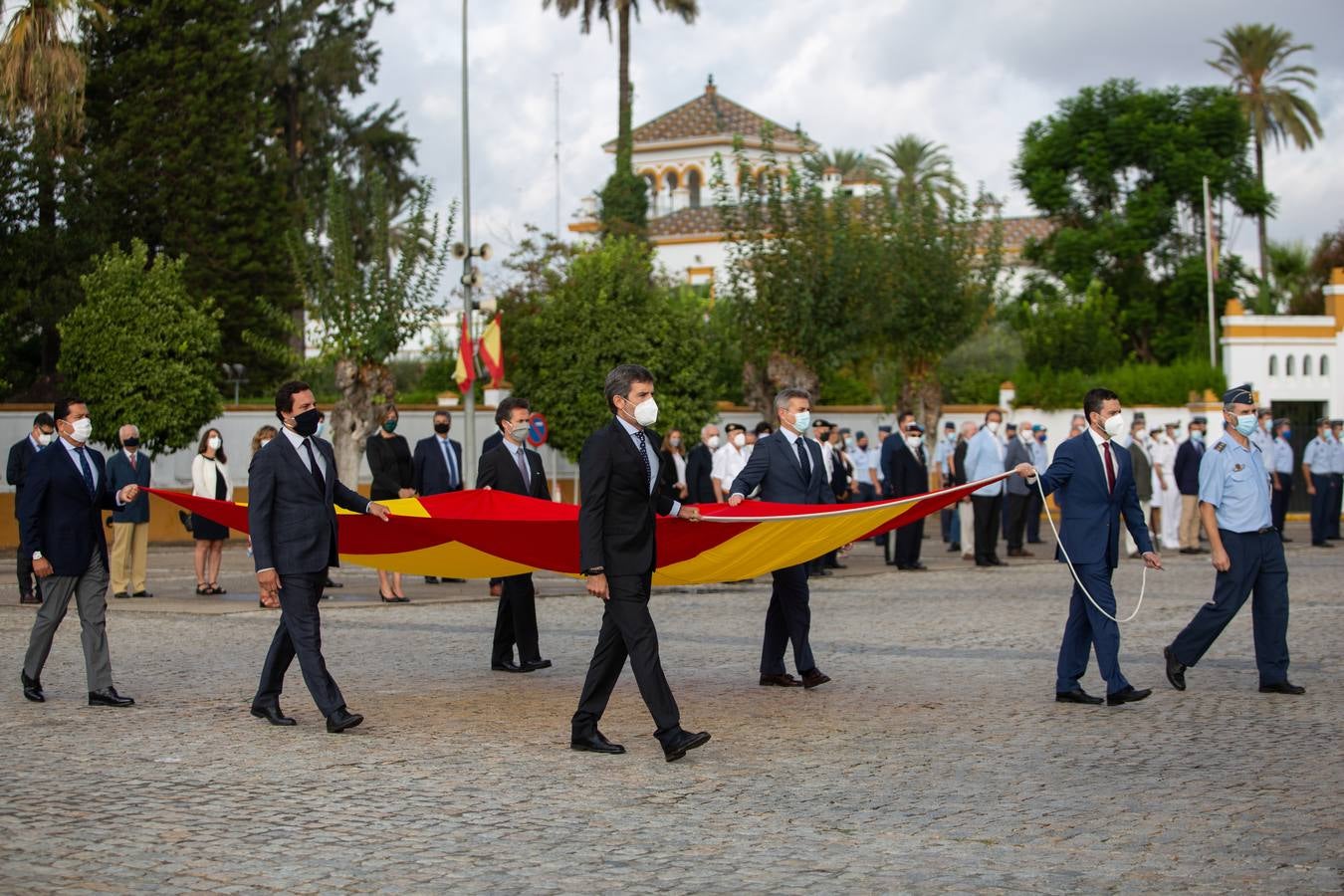 Inauguración de un monumento de un avión Saeta en el acuartelamiento de Tablada