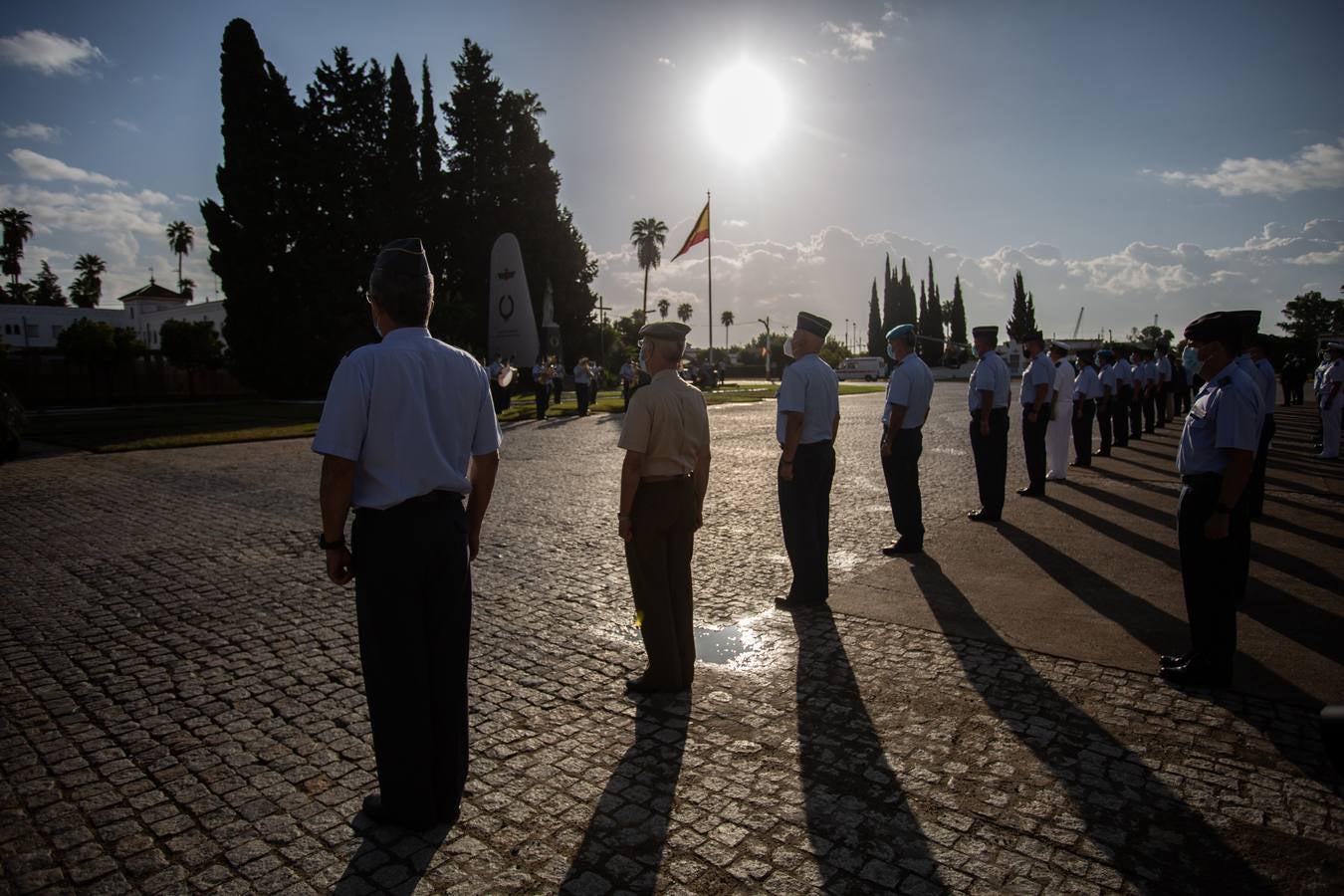 Inauguración de un monumento de un avión Saeta en el acuartelamiento de Tablada