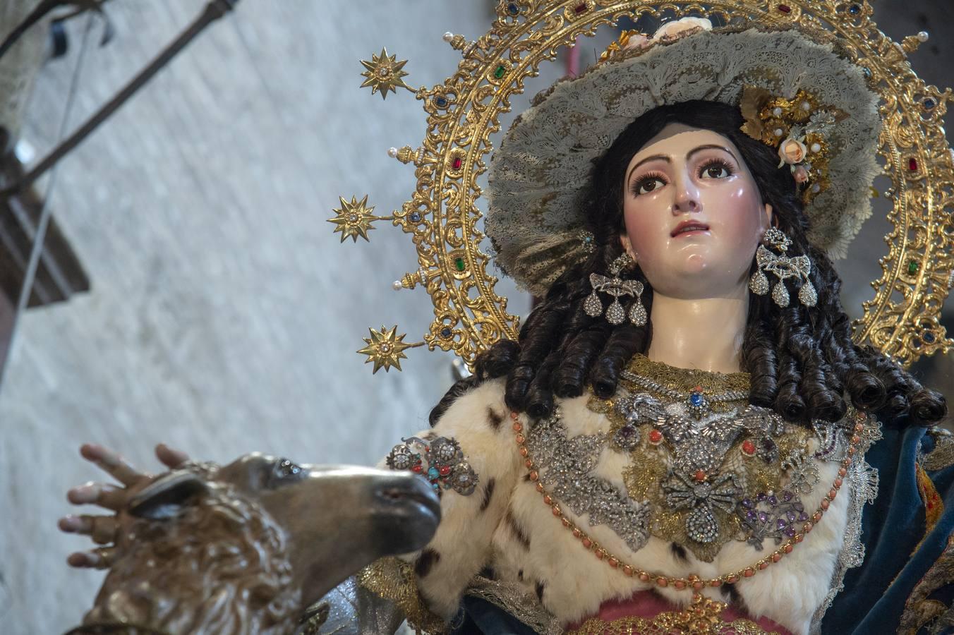 La Pastora de Triana, desde el interior de Santa Ana