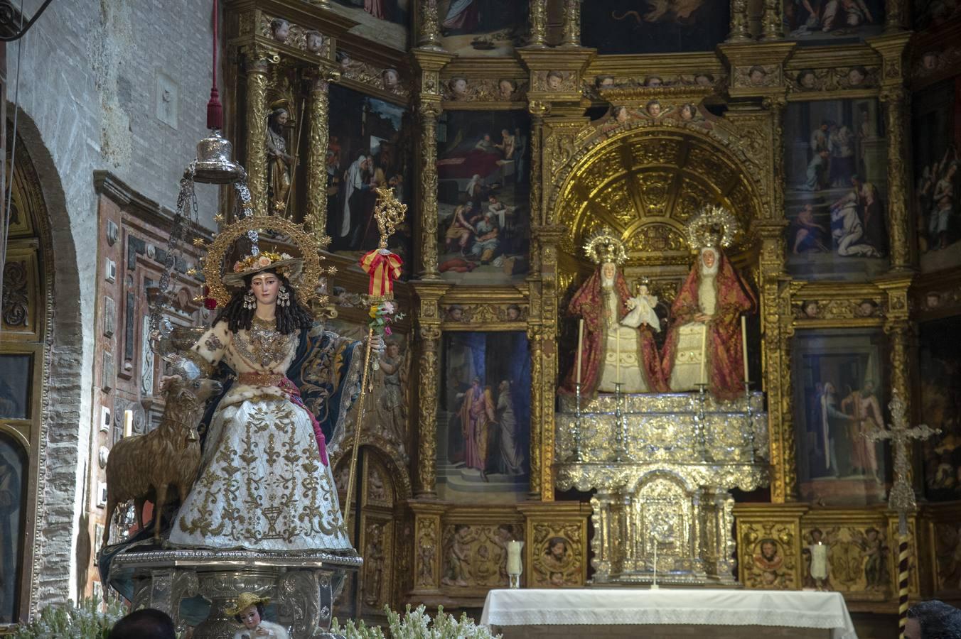 La Pastora de Triana, desde el interior de Santa Ana