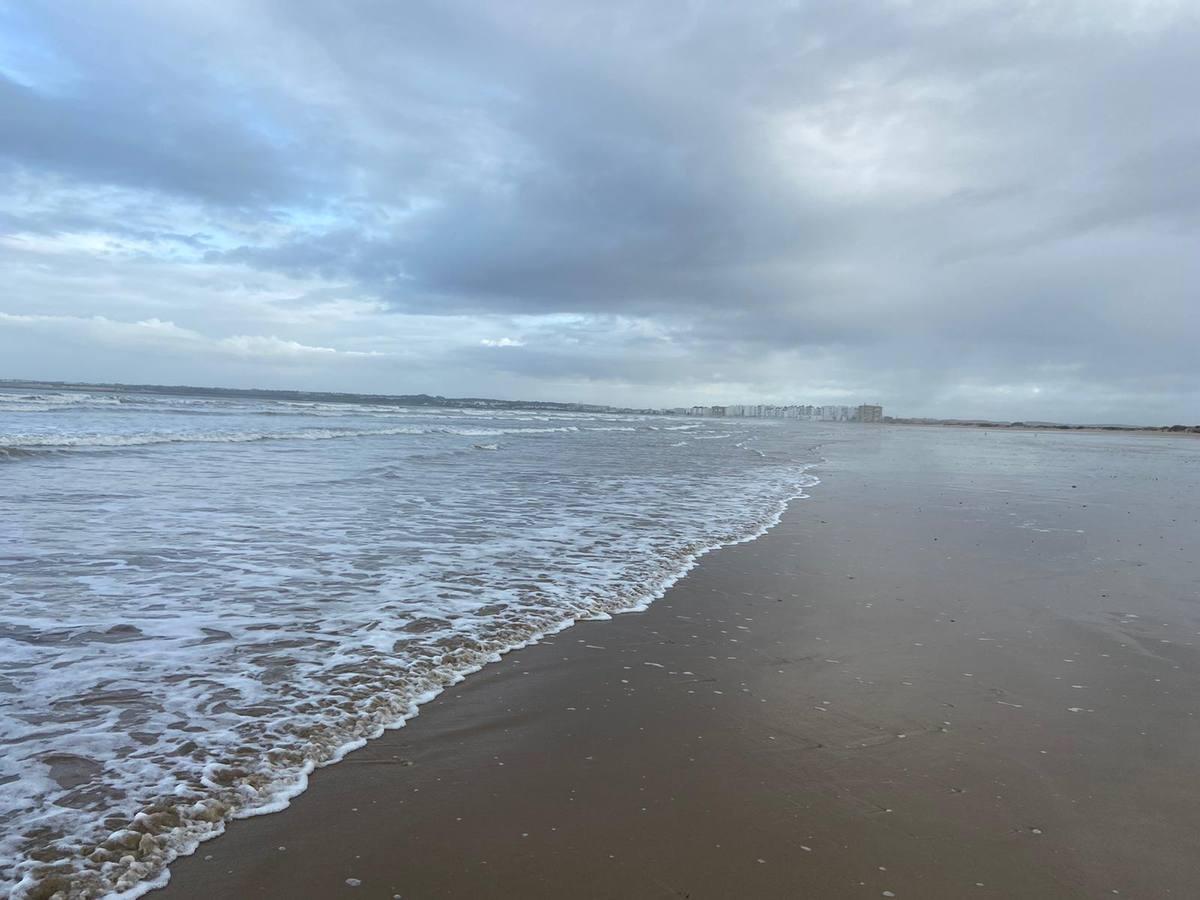 La lluvia deja las playas vacías en pleno mes de septiembre