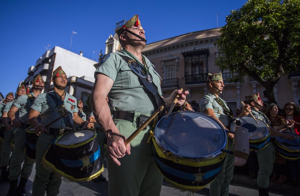 Tradición. La Legion Española acompaña al Cristo de la Vera Cruz en su procesionar por las calles de Huelva en 2019