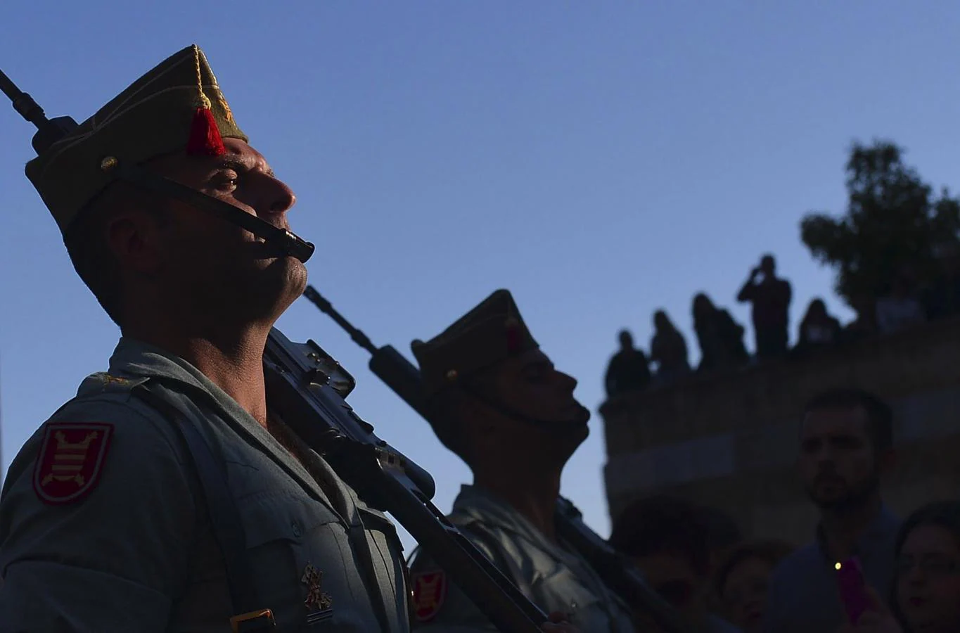 Habituales en la Semana Santa. Varios legionarios durante la procesión de la Hermandad del Señor de la Caridad más conocido como el Cristo de los legionarios, el Jueves Santo en Córdoba en 2016.