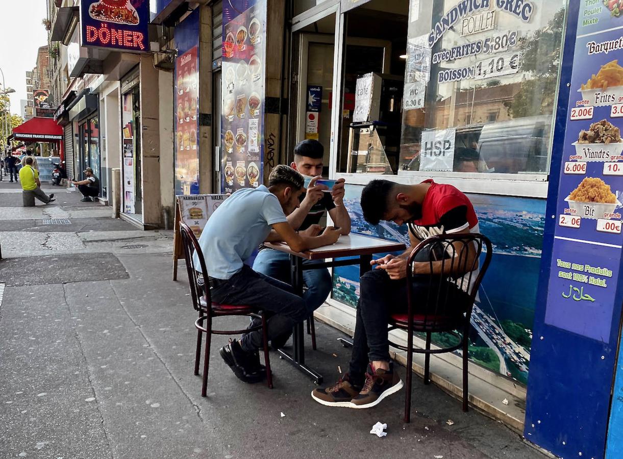 Drancy y La Courneuve... la ciudad / es desde donde los nazis enviaban a los judíos a los campos de concentración... hoy convertidas en un feudo del islam de familias turcas, que destacan por sus tentaciones violentas... hace unos días hablamos de los enfrentamientos entre bandas.... 