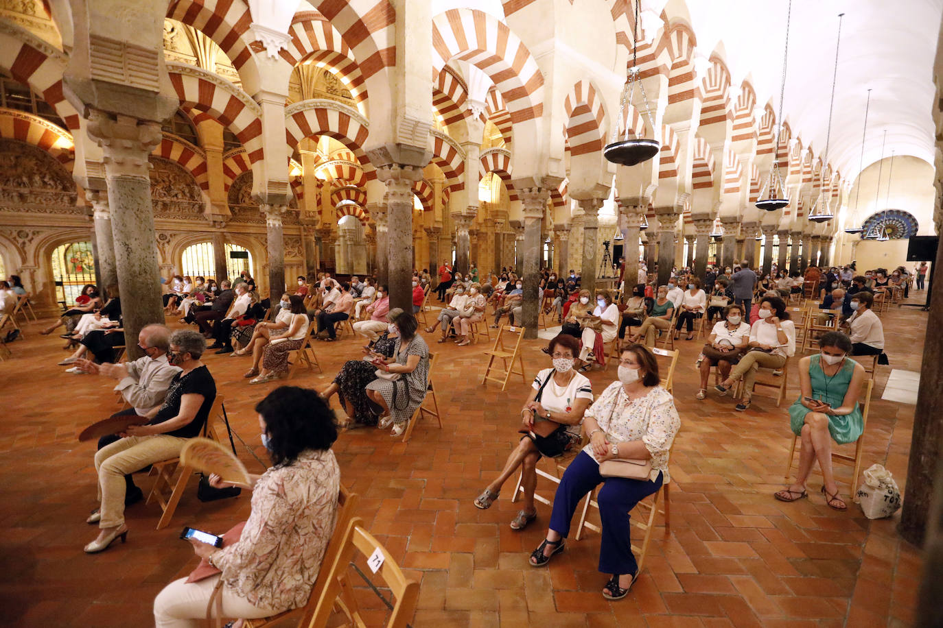 El concierto de Pasión Vega en la Mezquita-Catedral de Córdoba, en imágenes