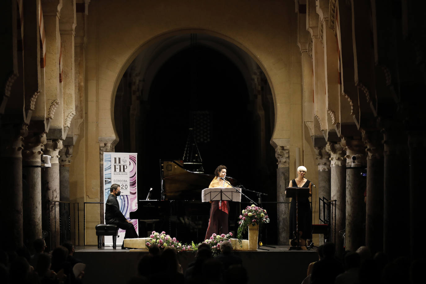 El concierto de Pasión Vega en la Mezquita-Catedral de Córdoba, en imágenes