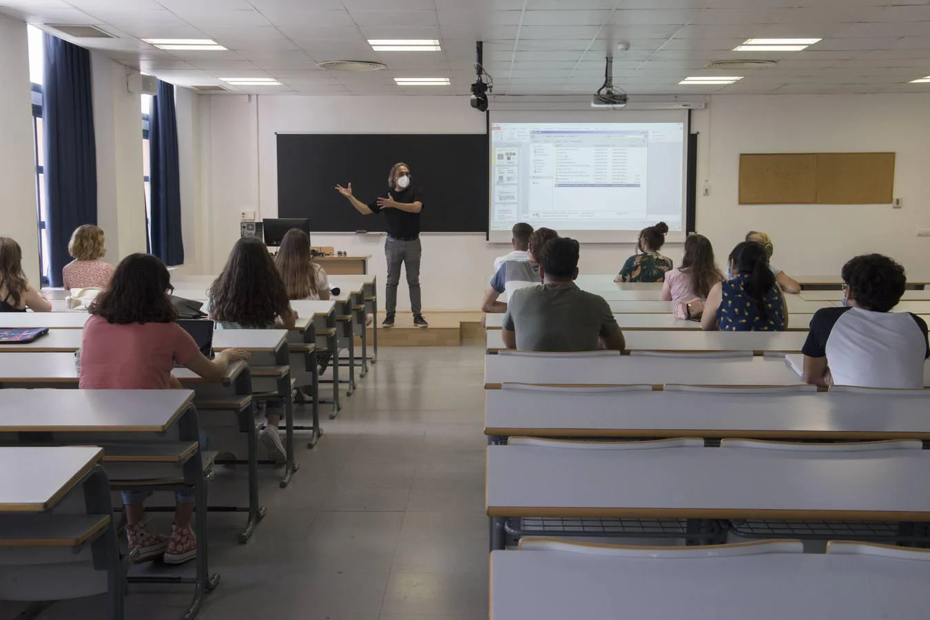 Un solitario primer día de curso en la Universidad Pablo de Olavide