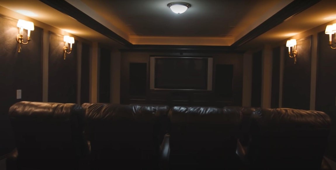 La mansión de Scottie Pippen en Chicago. Pippen reconoce ser bastante cinéfilo, de ahí que se haya montado esta sala que no tiene nada que envidiar a los cines más modernos.