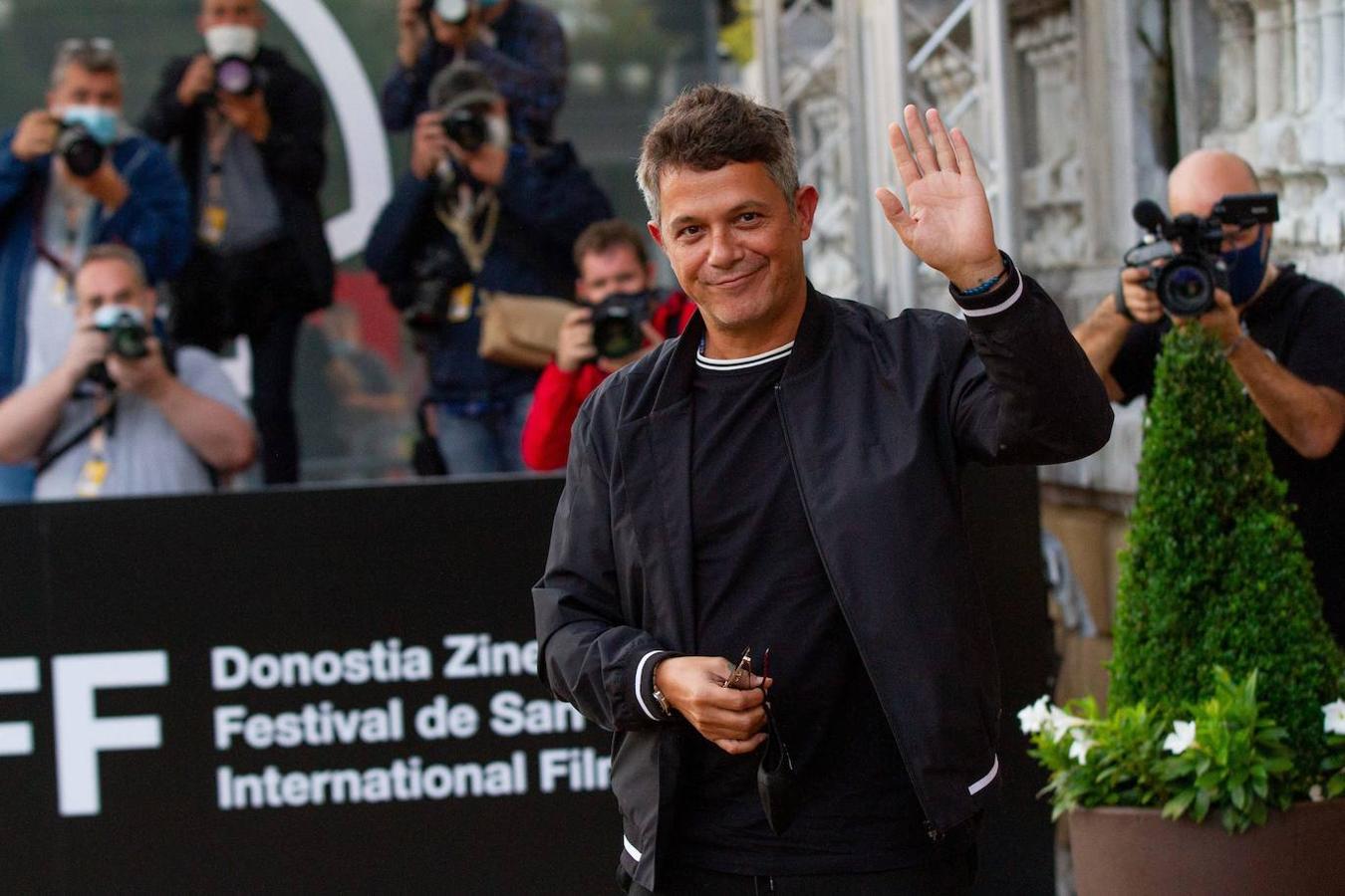 Alejandro Sanz presume de novia en el Festival de San Sebastián