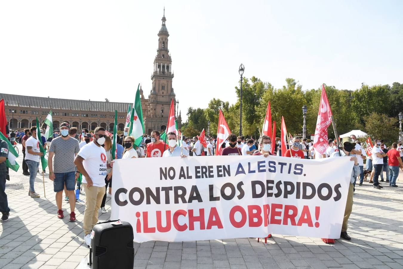 Concentración de protesta del sector aeronaútico en Sevilla