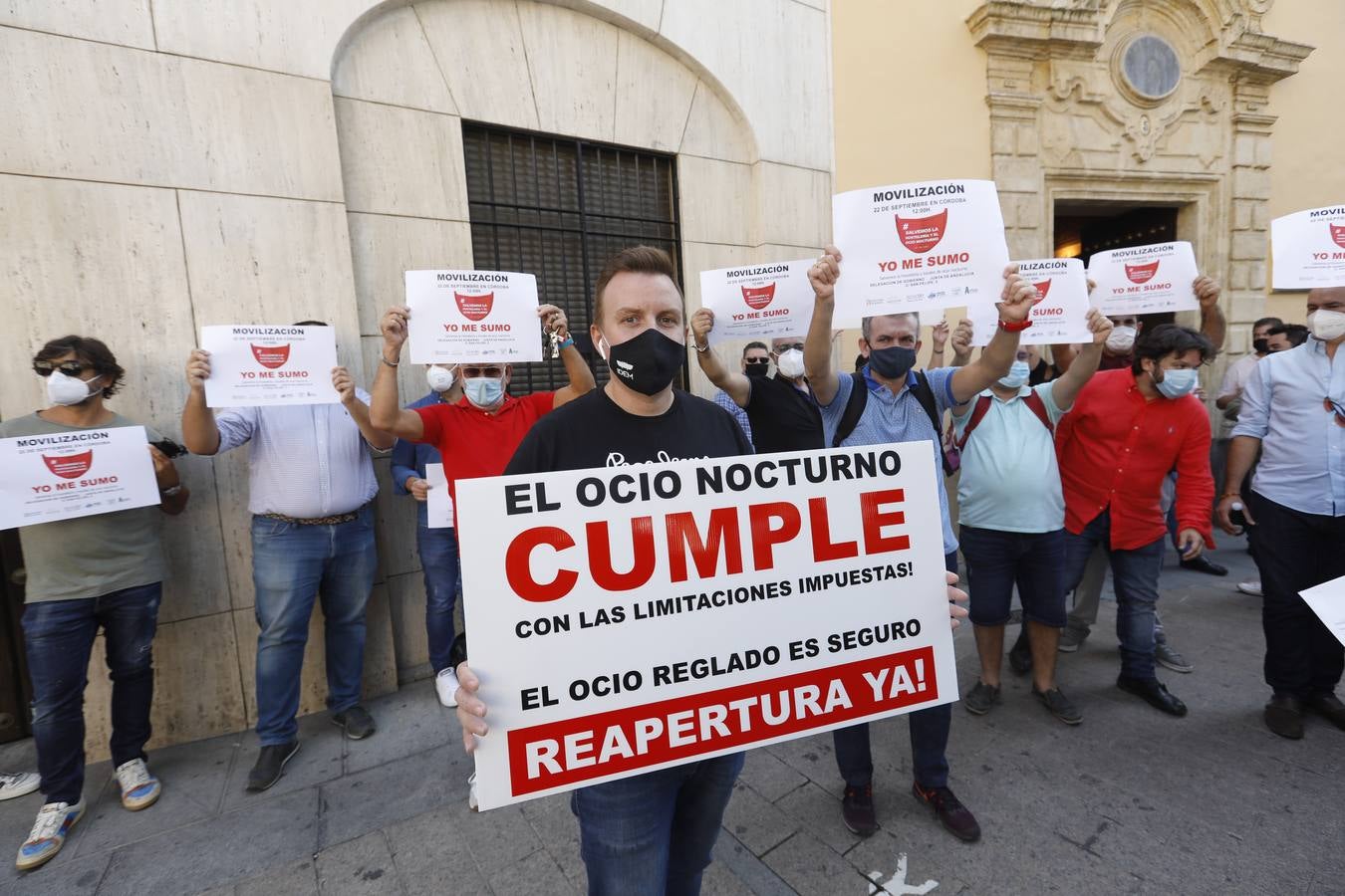 La protesta de los bares y el ocio nocturno en Córdoba, en imágenes