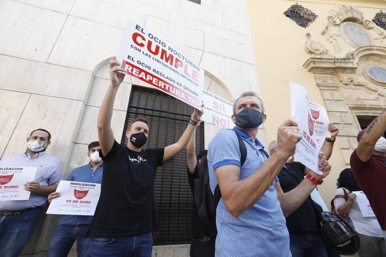 La protesta de los bares y el ocio nocturno en Córdoba, en imágenes