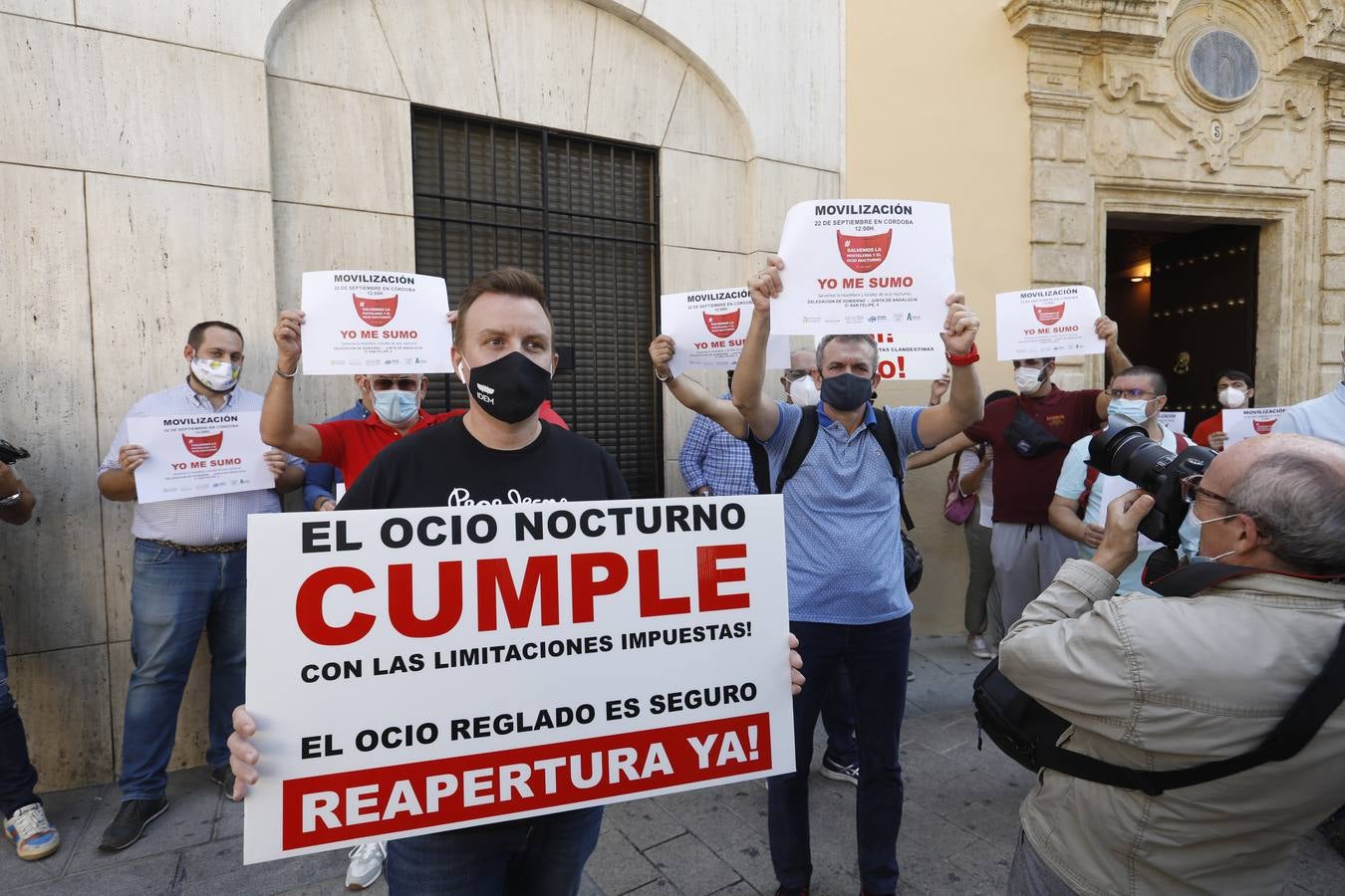 La protesta de los bares y el ocio nocturno en Córdoba, en imágenes