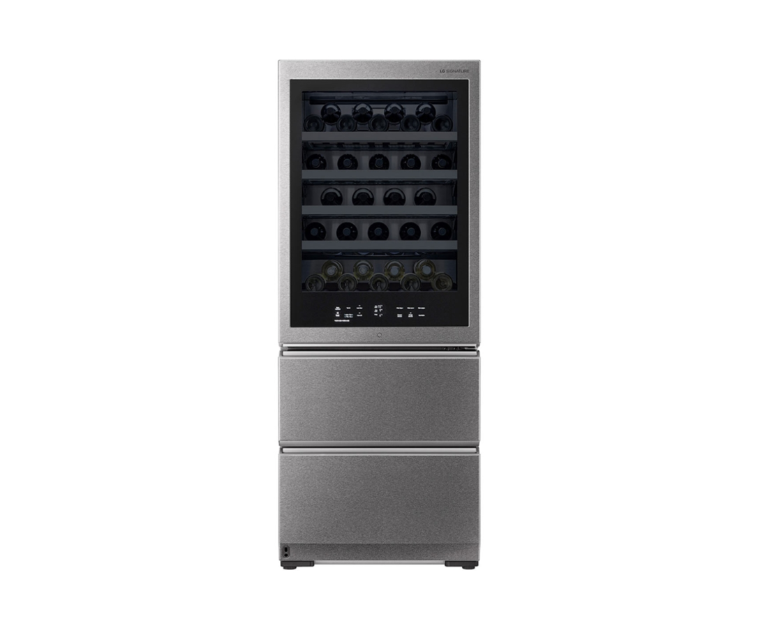 Vinoteca Gourmet LG. Esta vinoteca de LG, con capacidad para 65 botellas, es perfecta para la conservación y envejecimiento del vino. Ofrece un control preciso y personalizado de la temperatura para preservar las cualidades y sabor de cada botella, un control óptimo de humedad, absorbe las vibraciones para evitar el envejecimiento prematuro y sedimentos flotantes y su puerta de 3 capas de vidrio tintada es resistente a los rayos ultravioletas, lo que evita cualquier entorno perjudicial. Su precio es de 6.590 euros.