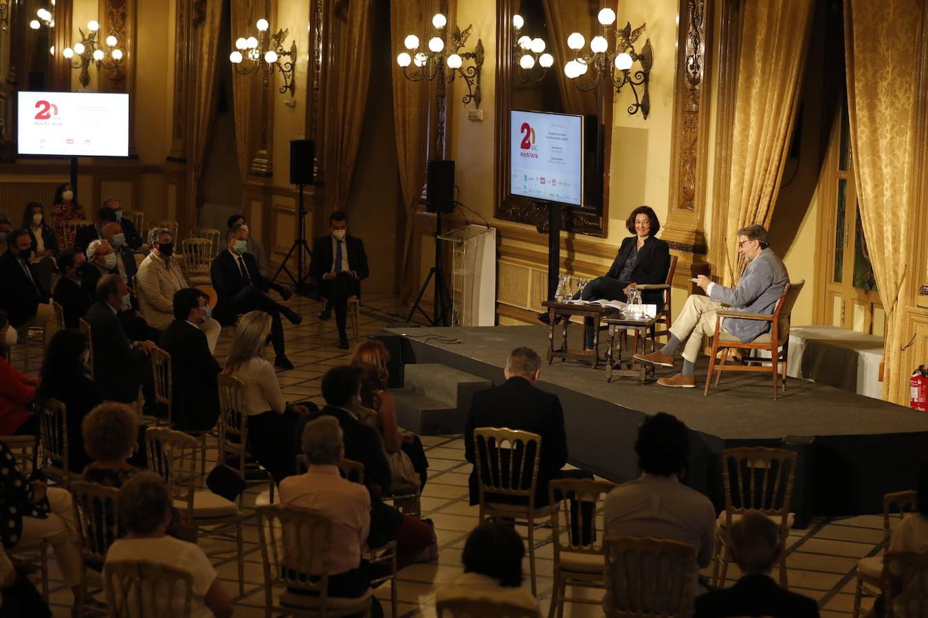 El coloquio de Ignacio Camacho y Rosa Belmonte en Córdoba, en imágenes