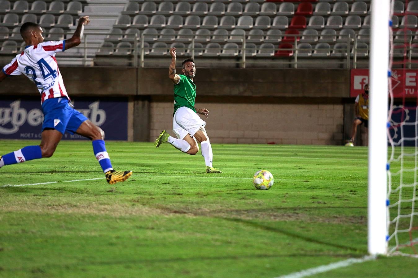 El Algeciras-Córdoba CF y la celebración de los goles, en imágenes