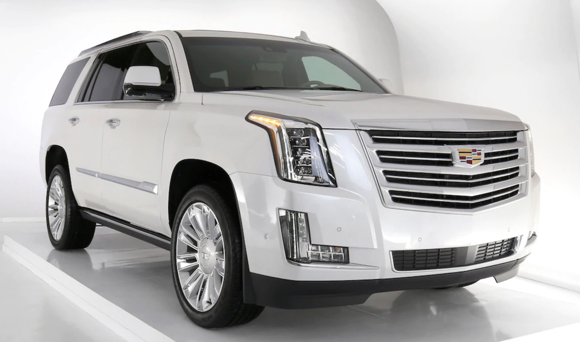 Cadillac Escalade. Entre su amplia colección de todoterrenos destaca su Cadillac Escalade, el mismo vehículo que usaba Barack Obama, eso sí sin blindar. Este 4x4 cuenta con un motor V8 de 6.2 litros que desarrolla 420 CV y los 623 Nm de par motor. Viene con cambio automático de seis velocidades y un habitáculo de puro lujo. Dispone de las últimas tecnologías y los mejores materiales. Su precio ronda los 120.000 euros.