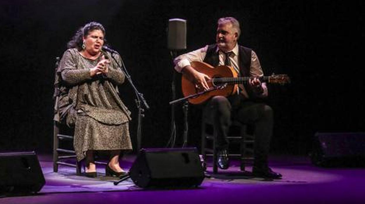 Inés Bacán canta a la «Memoria de una superviviente» en la Bienal de Flamenco