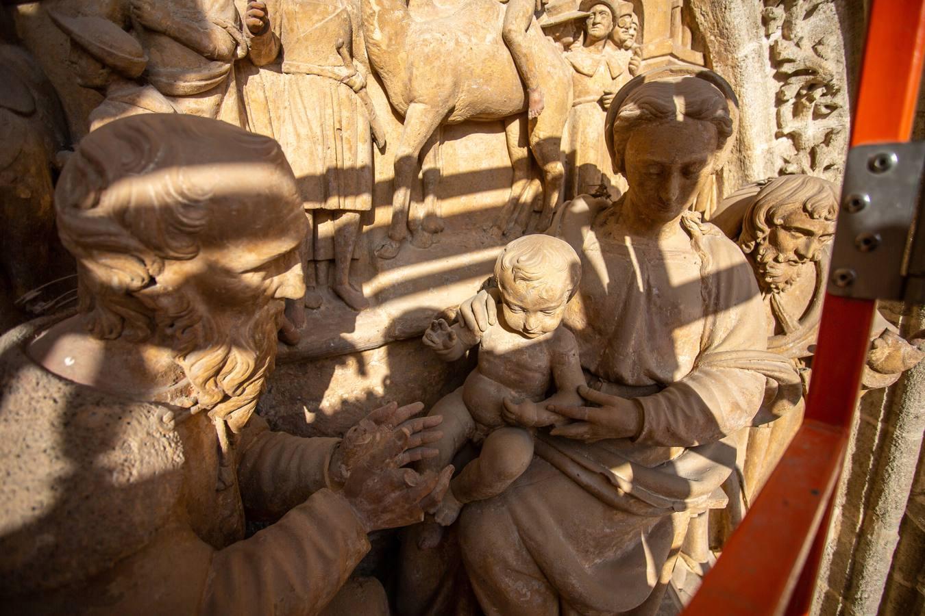 Así se cuidan las puertas de la Catedral de Sevilla